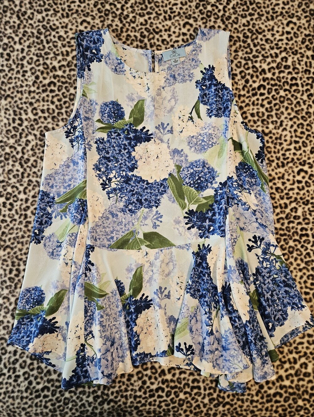 CeCe Floral Hydrangea Sleeveless Blouse, Size M, EUC, "Spring Meadow" Smoke Blue